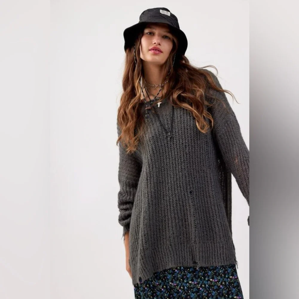 Urban Outfitters Oversized Alston Distressed Knit Pullover Sweater, size small. - Picture 3 of 11